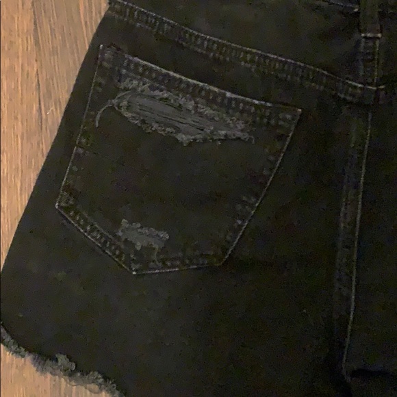 Black denim shorts - Picture 4 of 4
